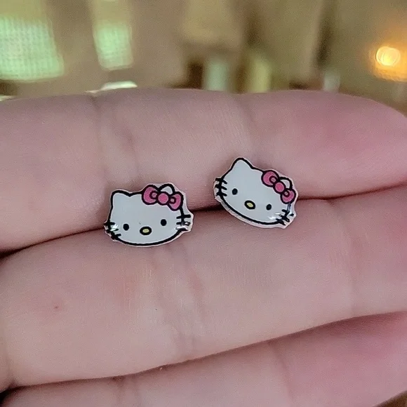 Hello Kitty Stud Earrings, metal free - Picture 4 of 6
